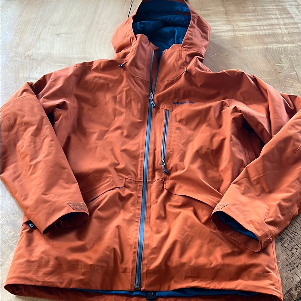 Patagonia Orange Performance Jacket with High Collar and Full-Length Zipper